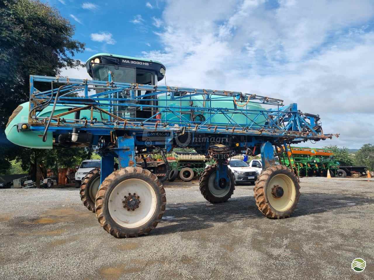 PULVERIZADOR MONTANA PARRUDA 3030 Tração 4x4 Jarrão Máquinas Agrícolas - Stara PASSOS MINAS GERAIS MG